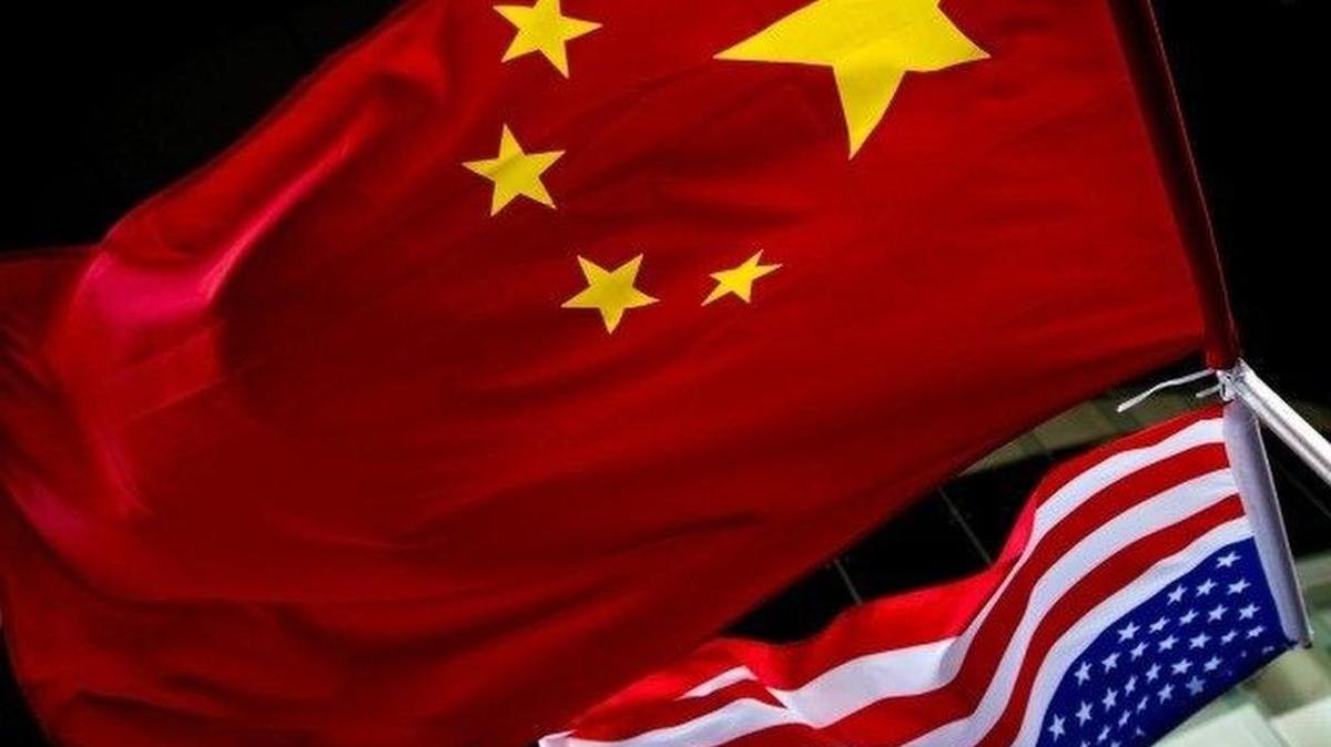 
Chinese and American flags.
