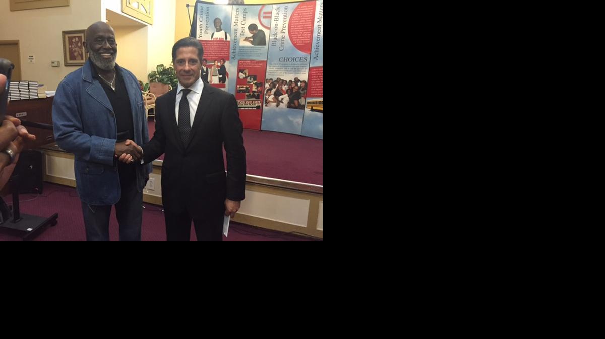 
Urban League President T. Willard Fair and Miami-Dade Schools Superintendent Alberto Carvalho shaking hands on a pledge that local black contractors will get a piece of the $1.2 billion bond money for school repairs.
