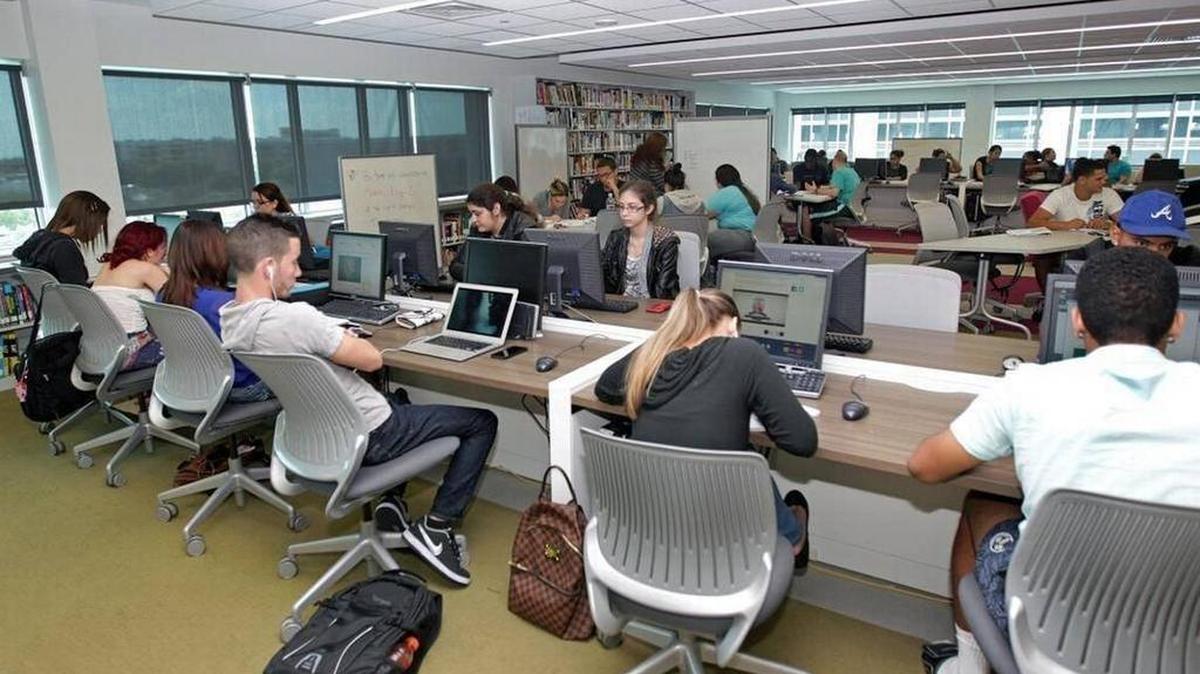 Students at work at The Learning Center at Miami Dade College’s Hialeah Campus. MDC would bear the brunt of cuts to remedial education.