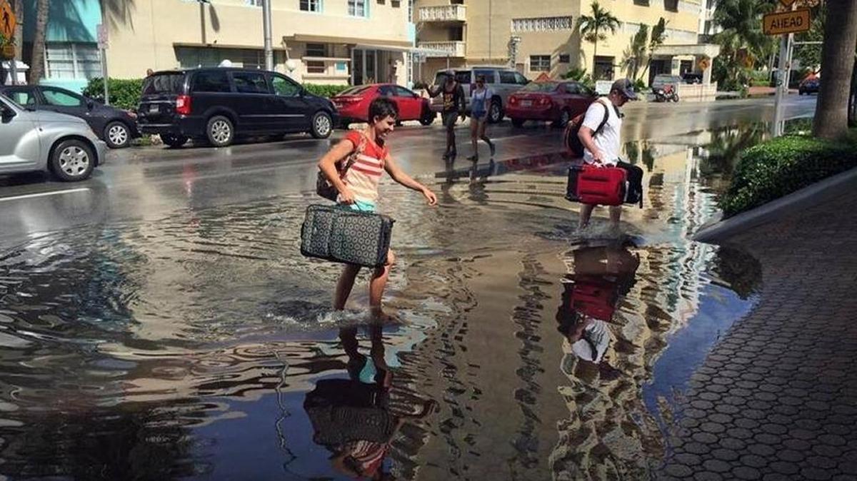 Earle this year, tourists braved high king tide flooding along Ocean Drive
