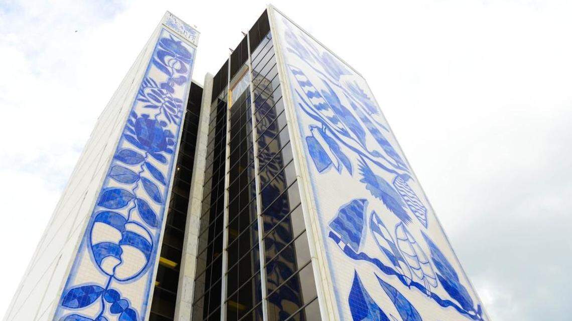 Giant blue-and-white tile on the headquarters of the National YoungArts Foundation was designed by Brazilian artist Francisco Brennand.