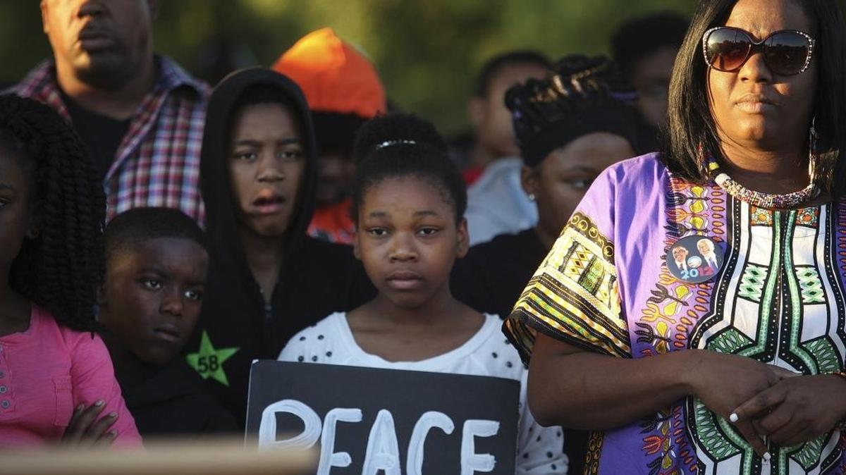 Tawana Akins, far right, organized a rally that drew hundreds of supporters in February 2016 in honor of King Carter, the 6-year-old boy killed during a drive-by shooting outside his apartment in Northwest Miami-Dade.