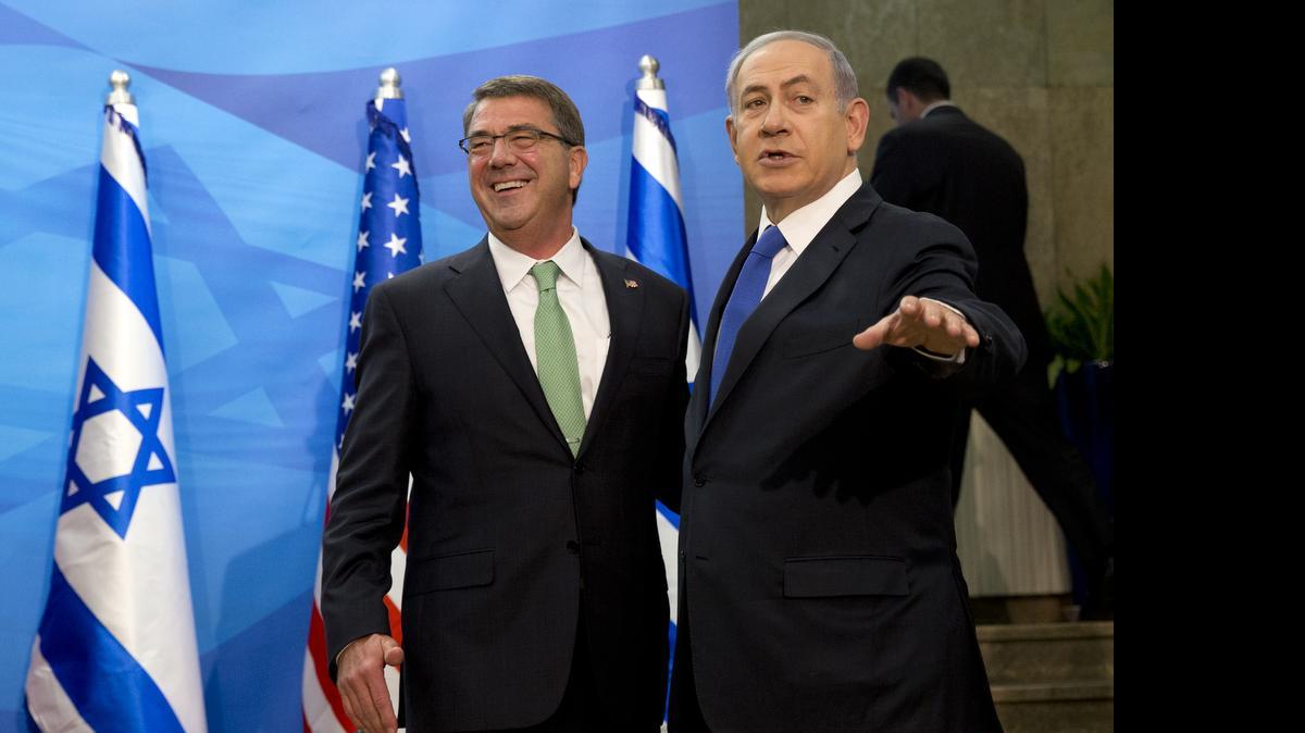 
MENDING FENCES: U.S. Defense Secretary Ashton Carter was greeted by Israeli Prime Minister Benjamin Netanyahu as he arrived at the prime minister's office in Jerusalem last week. 
