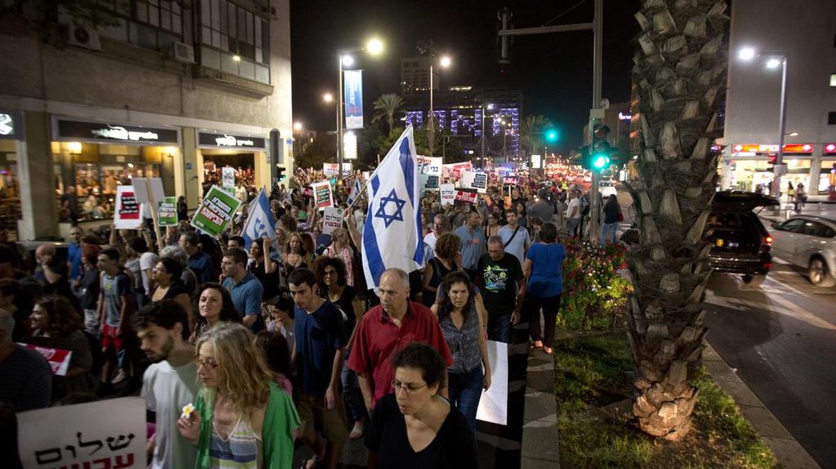 Israeli peace activists marched in Tel Aviv last weekend, hoping to reduce tensions with Palestinians.