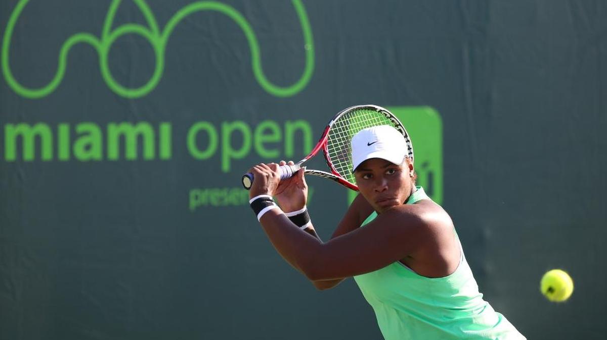 Taylor Townsend returns a shot to Amanda Anisimova during their match at the Miami Open at Crandon Park in Key Biscayne this week.