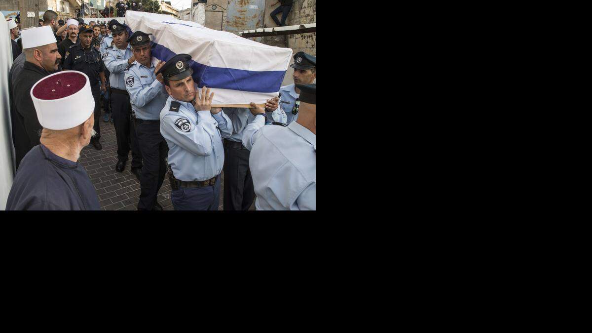 
FUNERAL: Israeli police officers carry the coffin of their comrade, Zidan Saief, who died in an attack on a synagogue last week by Palestinians.
