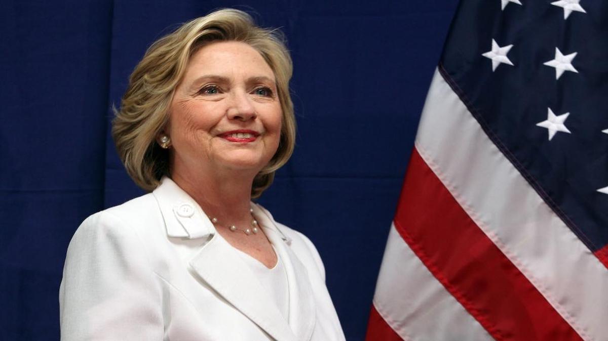 
Democratic presidential candidate Hillary Rodham Clinton attends a news conference after a roundtable to discuss the health care crisis in San Juan, Puerto Rico, Friday, Sept. 4, 2015. 
