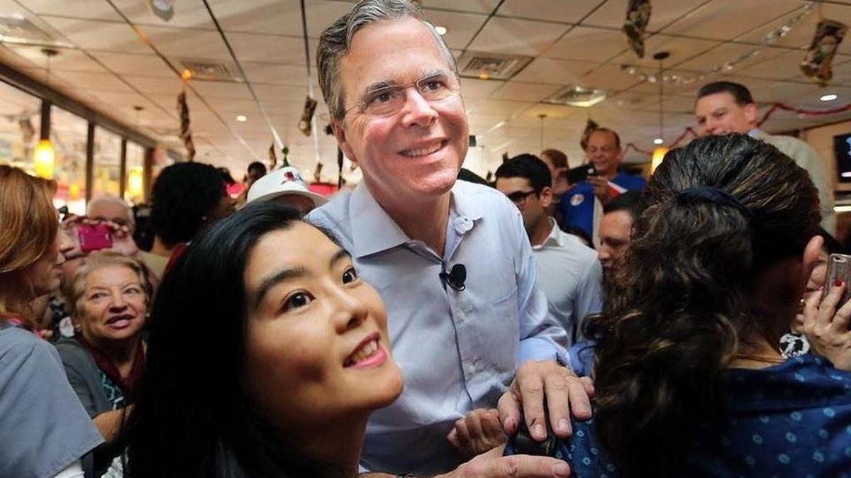 Jeb Bush mingling with fans /