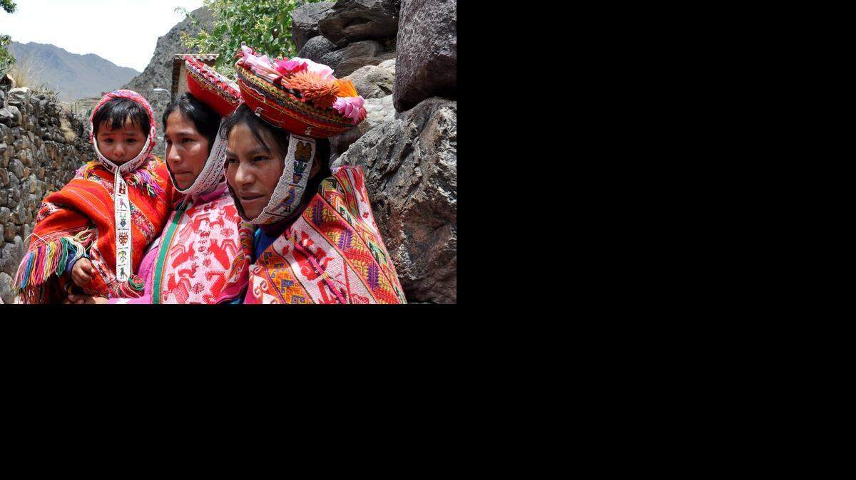 
ANDEAN HIGHLANDS: Women can be a major force for change in Latin America, but the lack of jobs, especially among the indigenous like these Quechuas in Peru, remains a big challenge. 
