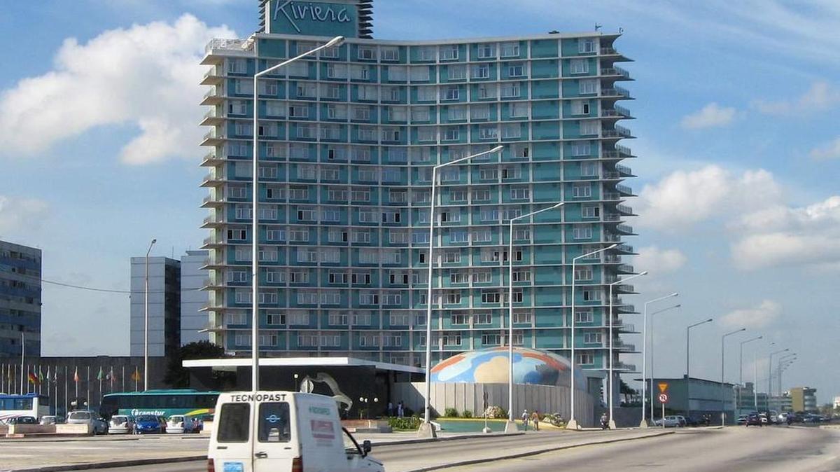 The family of American gangster Meyer Lansky, who owned the Habana Riviera casino hotel in the 1950s, wants compensation.