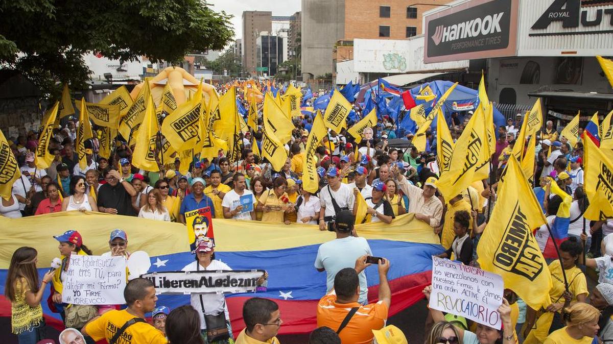 Thousands of protesters have taken to the streets in Venezuela to support a referendum on the rule of President Nicolás Maduro.