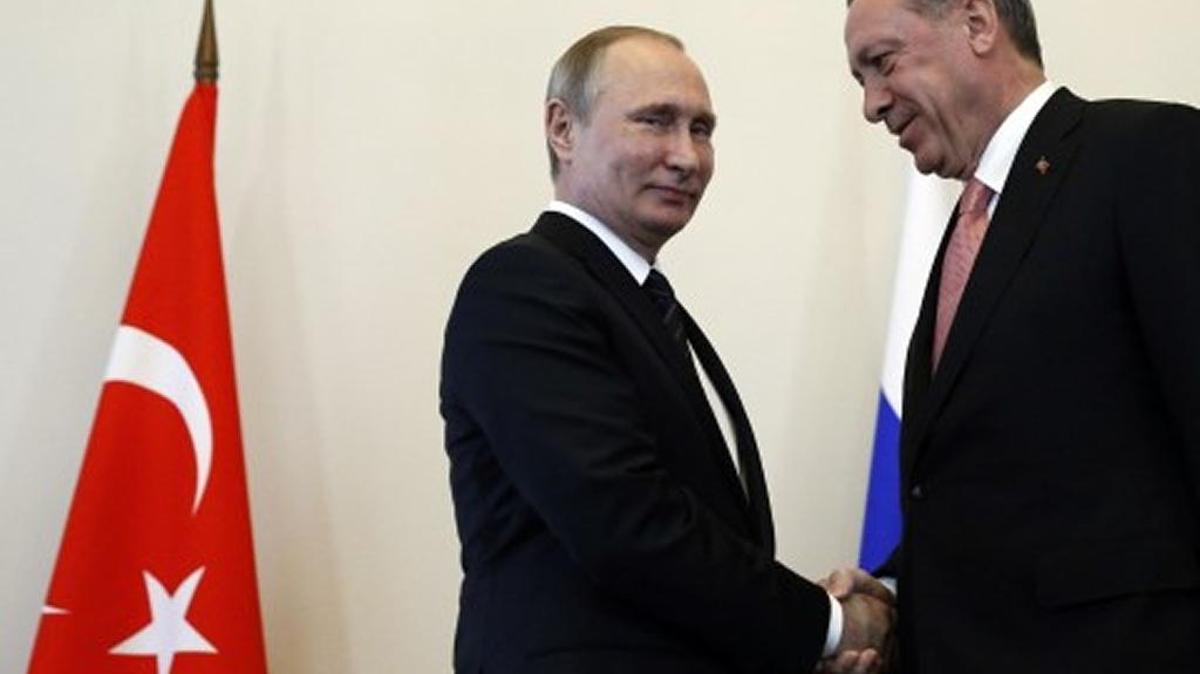Russian President Vladimir Putin welcomes Turkish President Recep Tayyip Erdogan in the Konstantin Palace outside St.Petersburg.