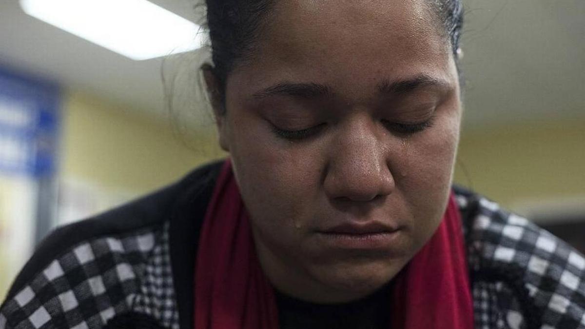 Yuleidy González-Nieto, a victim of abuse since childhood, tells her story in the Miami Workers Center’s Women’s Circle.