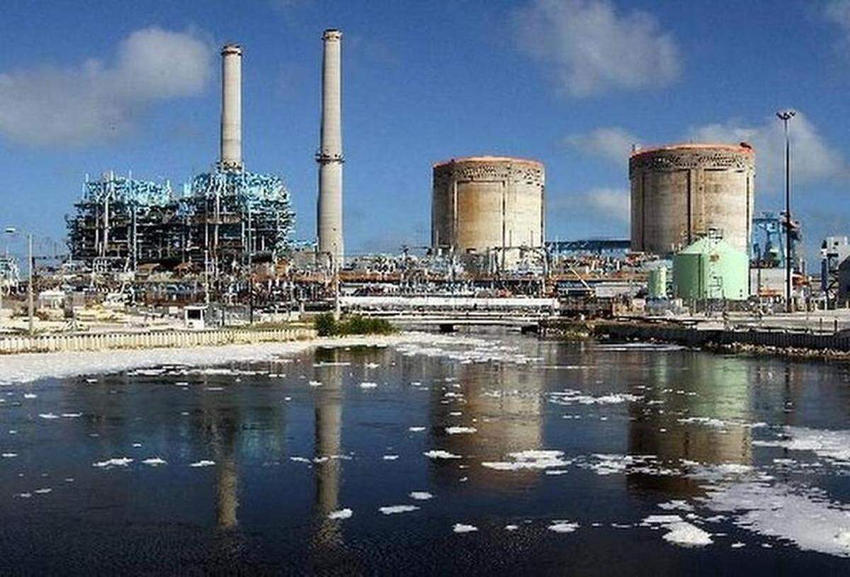 FPL has been under pressure to clean its cooling canals at FPL’s Turkey Point nuclear plant, seen here in 2016.