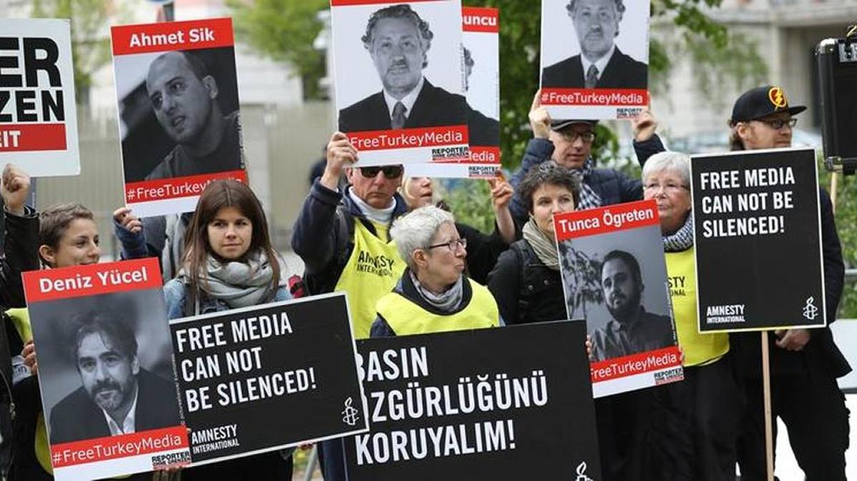 Protesters in Berlin demonstrate in front of the Turkish embassy on World Press Freedom Day.