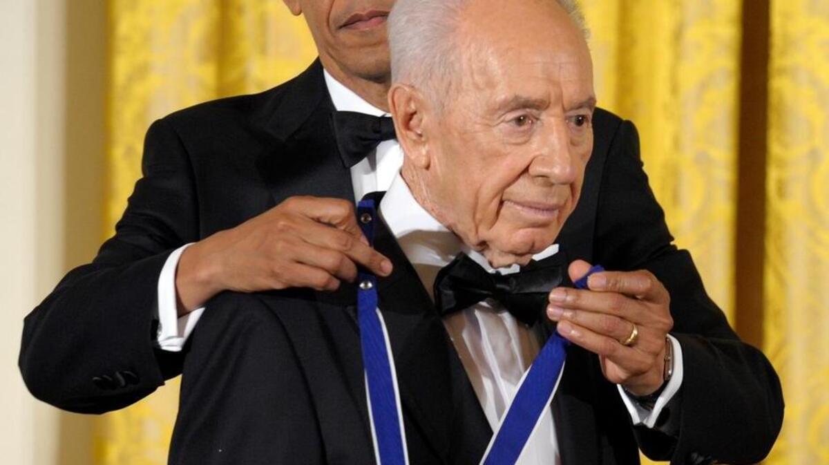 President Obama awarded the U.S. Presidential Medal of Freedom to Shimon Peres in a ceremony at the White House in 2012.