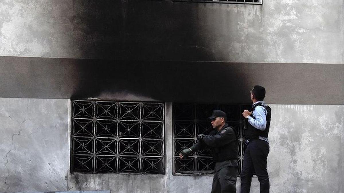 Security forces check a building after a drone-related explosion was heard during a ceremony at which Venezuelan President Nicolás Maduro’s speech was cut short.