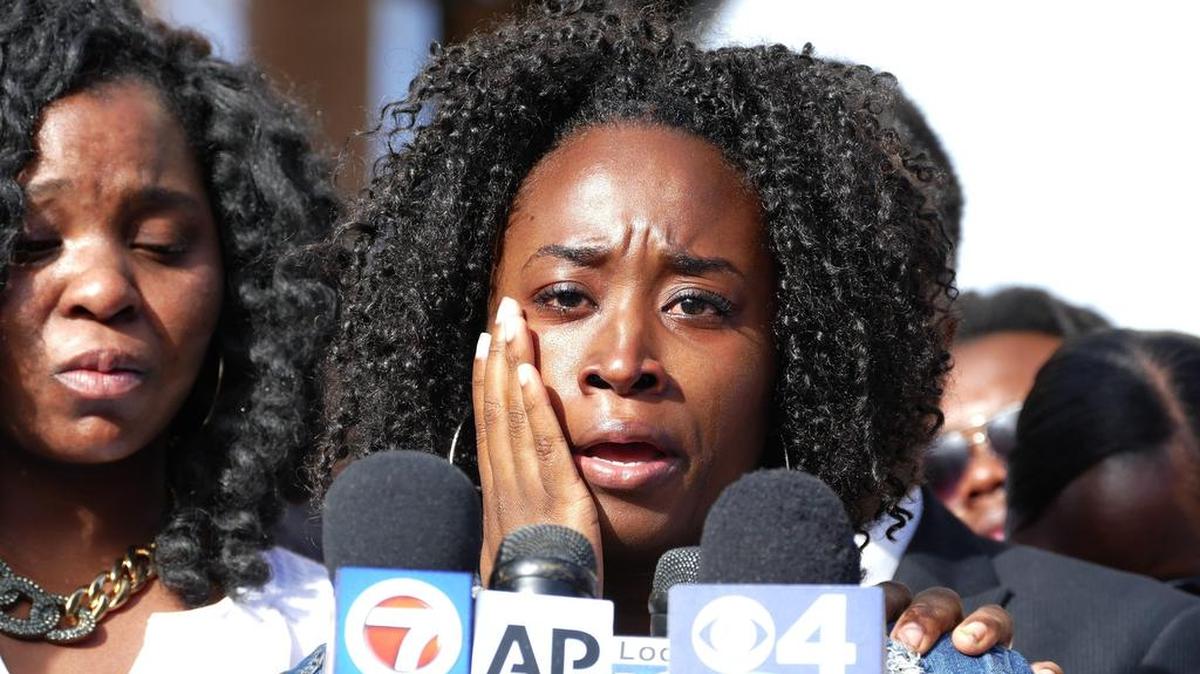 Melissa Jones, sister of Corey Jones, weeps for her brother at a news conference outside West Palm Beach courthouse.