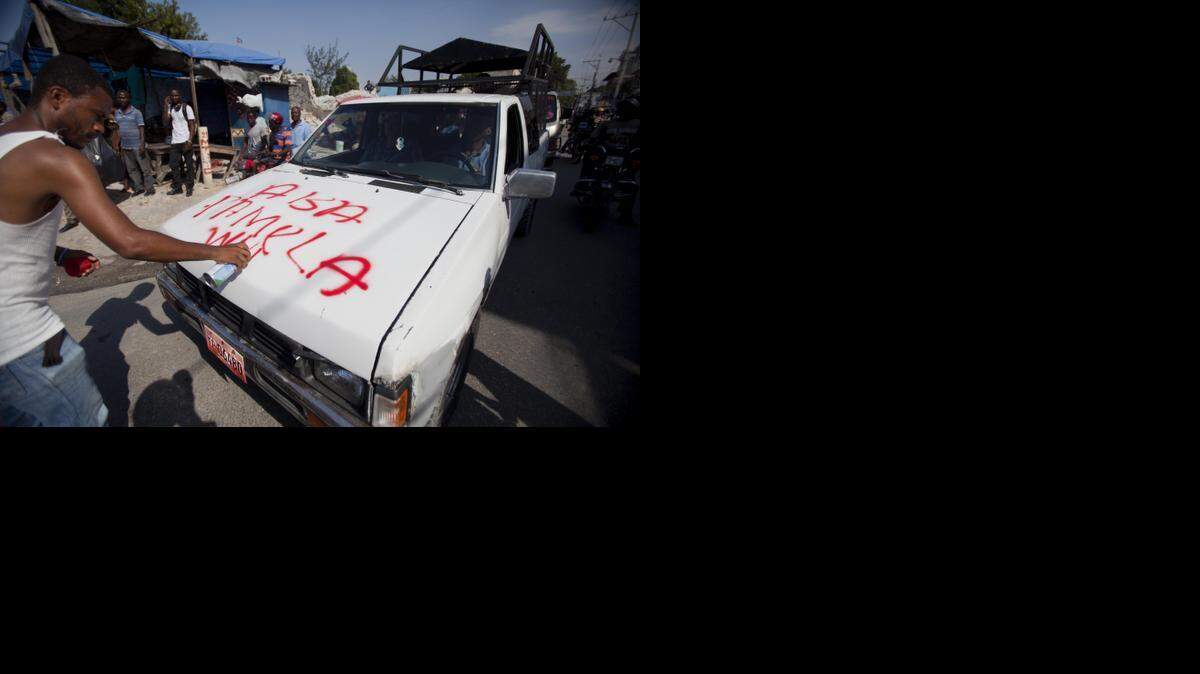 
HAITI TURMOIL: A protester in Port-au-Prince writes in Creole “Down Pamela White,” referring to the U.S. ambassador to Haiti, during a protest against President Michel Martelly last week. 
