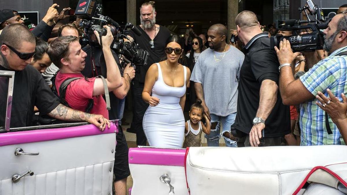 Kim Kardashian, with husband Kanye West and daughter, North, creates a stir in Havana.