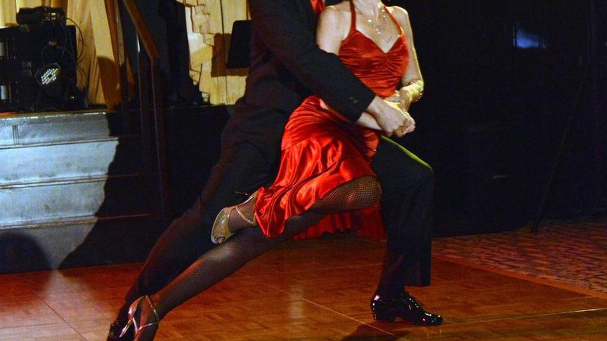Professional tango dancers Erin Fennell and Ricardo Read in a performance that shows why the tango is considered a particularly romantic dance.