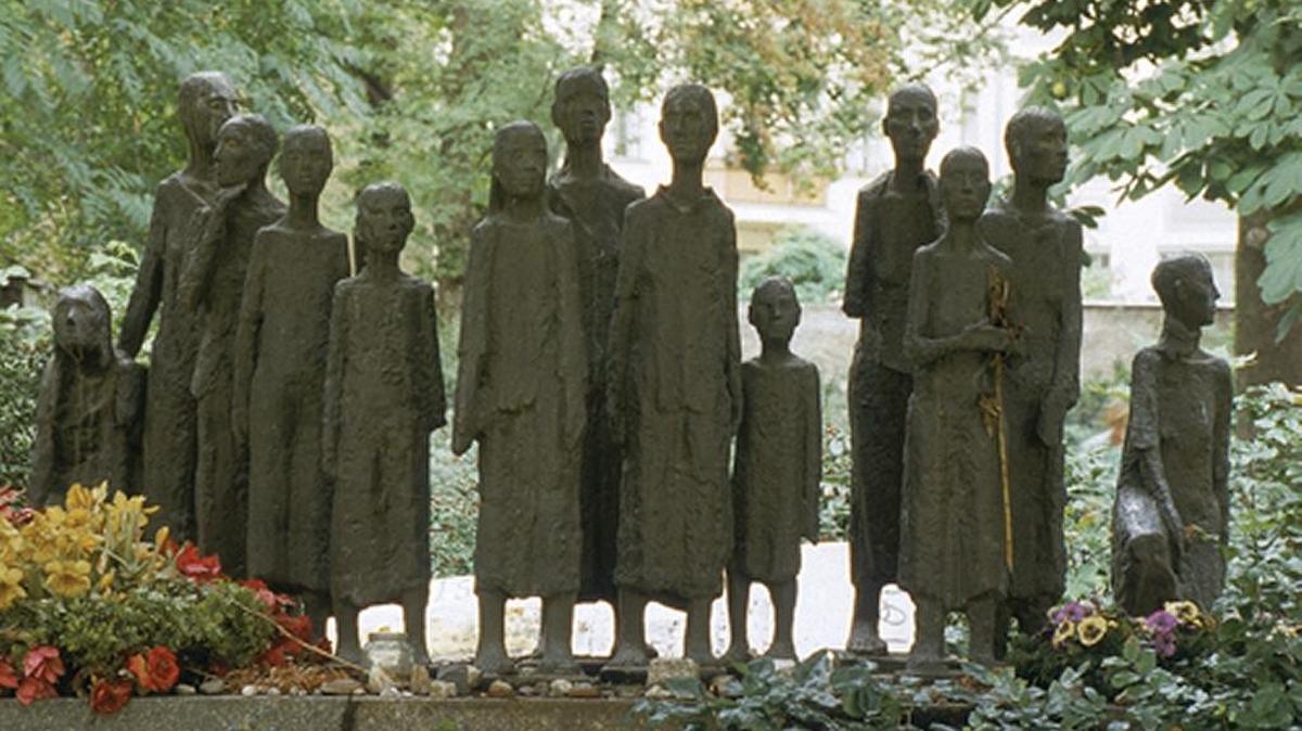 This sculpture, installed in Berlin in 1985, was the first in the city to pay tribute to the Jewish victims of fascism.