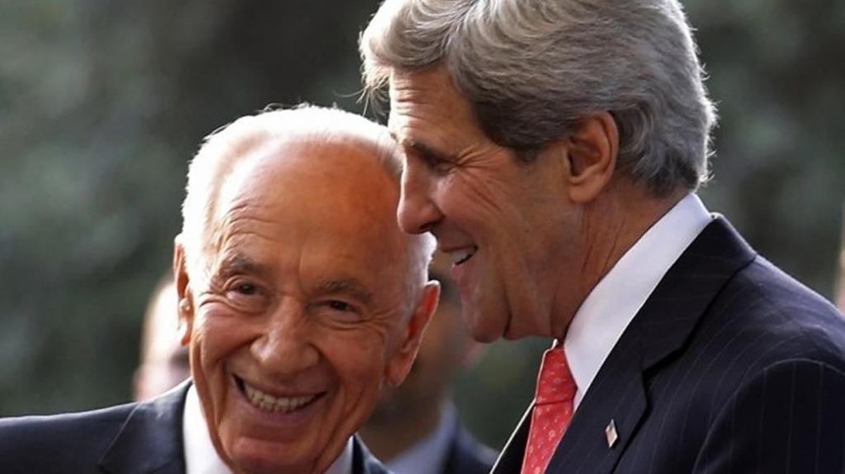 In 2013, Secretary of State John Kerry met with Israeli President Shimon Peres in Jerusalem.