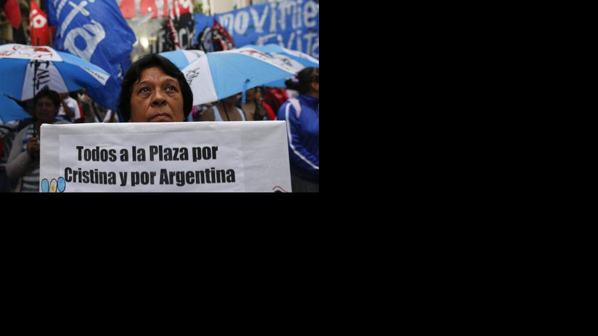 
ALWAYS LOYAL: Demonstrator holds a placard supporting Argentina’s president, Cristina Fernandez of the Peronist Party. Peronist Loyalty Day is celebrated every Oct. 17.
