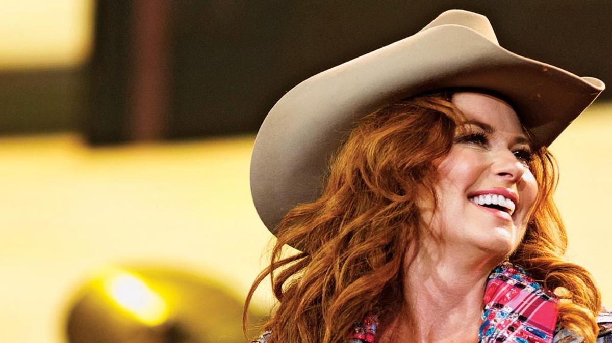 Canadian singer Shania Twain apologized after the Twitterverse was outraged at her for saying that she would have voted for President Trump.