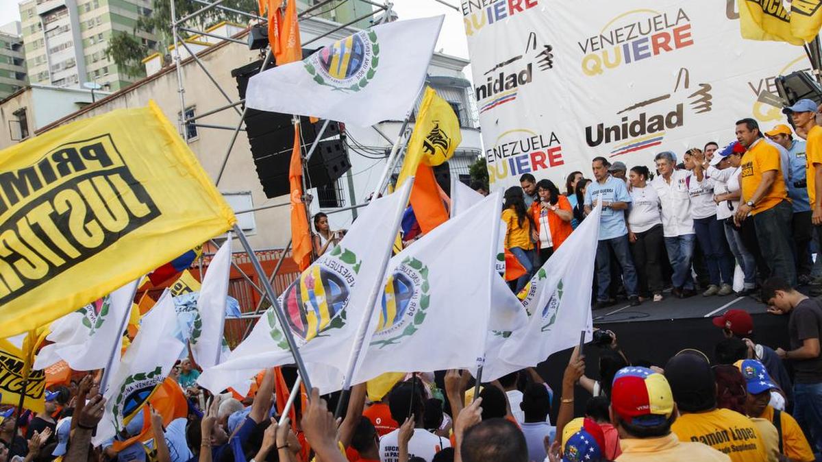 Venezuela’s opposition alliance kicked off its campaign for Dec. 6 parliamentary elections at this rally last week.