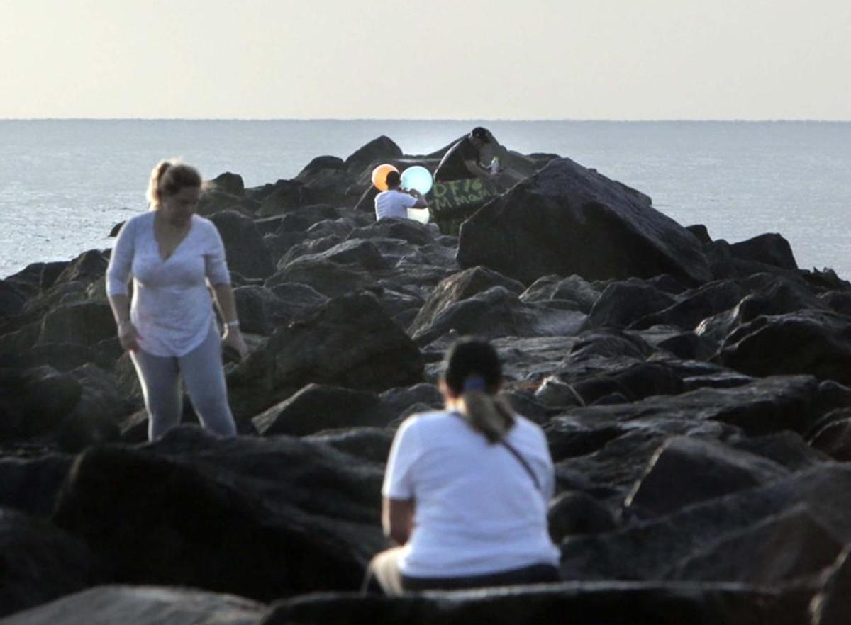 On the one year anniversary of Jose Fernandez's tragic death, friends and family visit the scene of the accident to pay tribute to his memory. Visitors at the site laid flowers spray painted messages and released balloons.