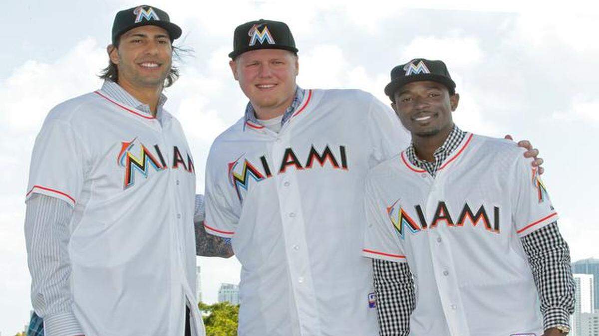 
Michael Morse, Mat Latos and Dee Gordan, new Miami Marlins players, are introduced at a news conference at Marlins Park in Miami on Dec. 19, 2014.
