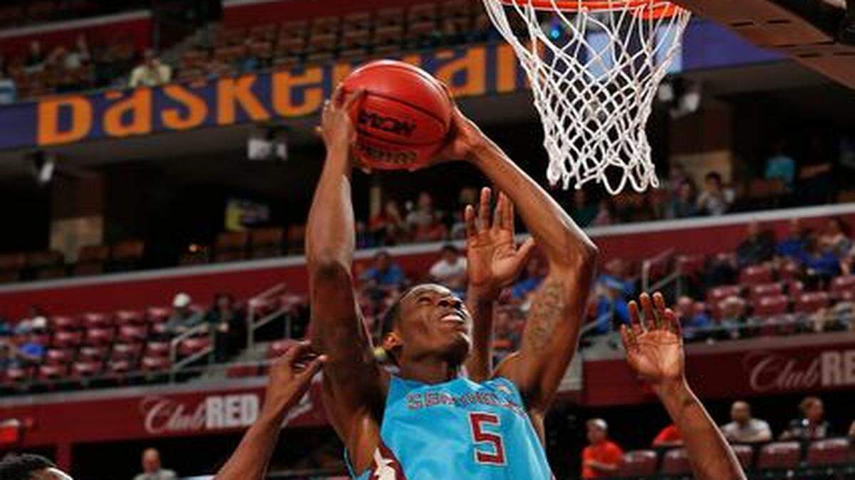 
FSU sophomore forward Jarquez Smith, who had six blocks, goes to the basket during Saturday’s victory against South Florida in Sunrise.
