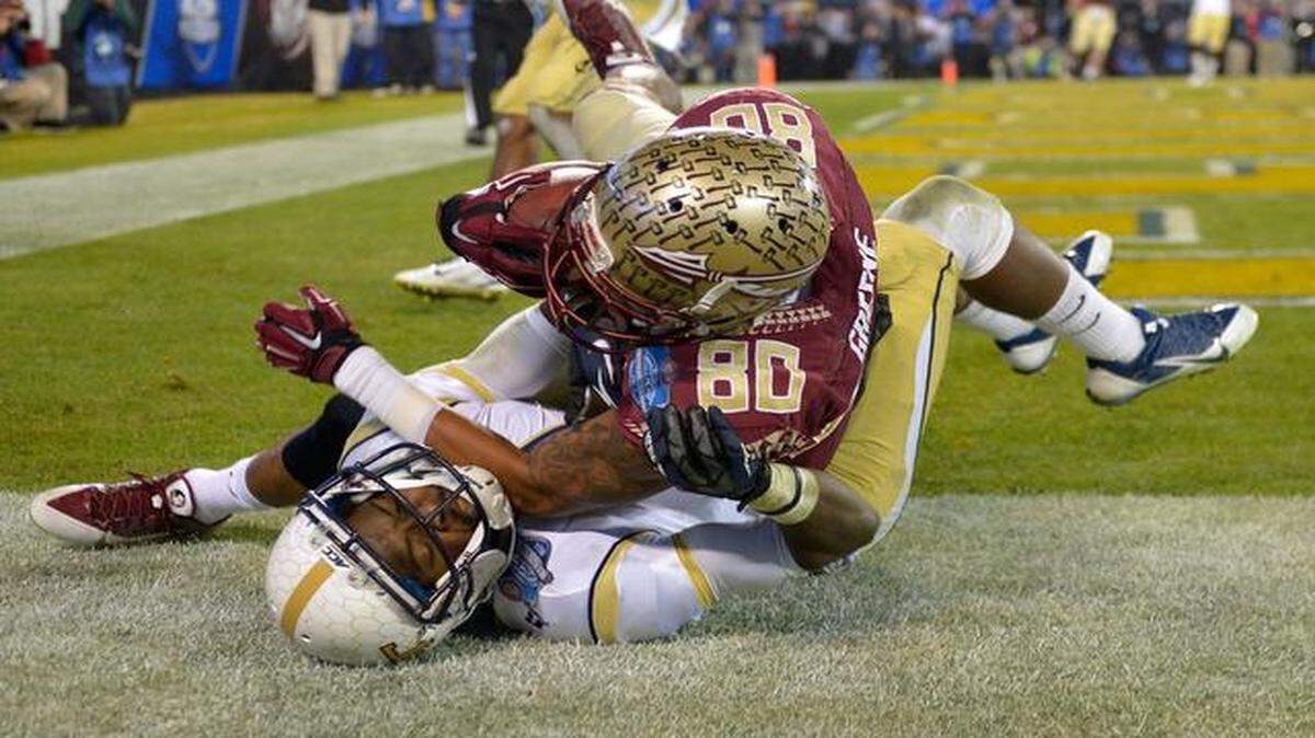 
FSU’s Rashad Greene makes a 9-yard touchdown reception against Georgia Tech’s Jamal Golden with 30 seconds left in the first half to give the Seminoles a 28-21 lead in the ACC title game.
