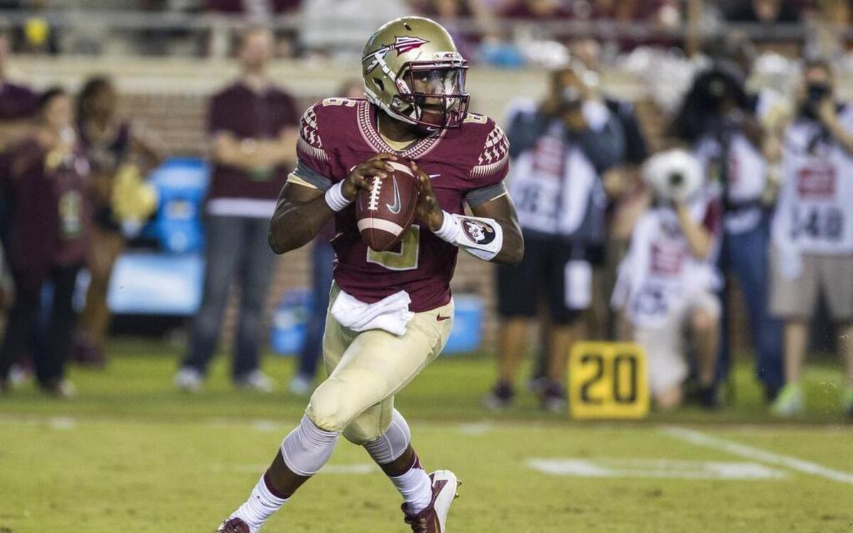 
Florida State quarterback Everett Golson rolls out to pass during the first half of an NCAA college football game against Texas State in Tallahassee, Fla., Saturday, Sept. 5, 2015.
