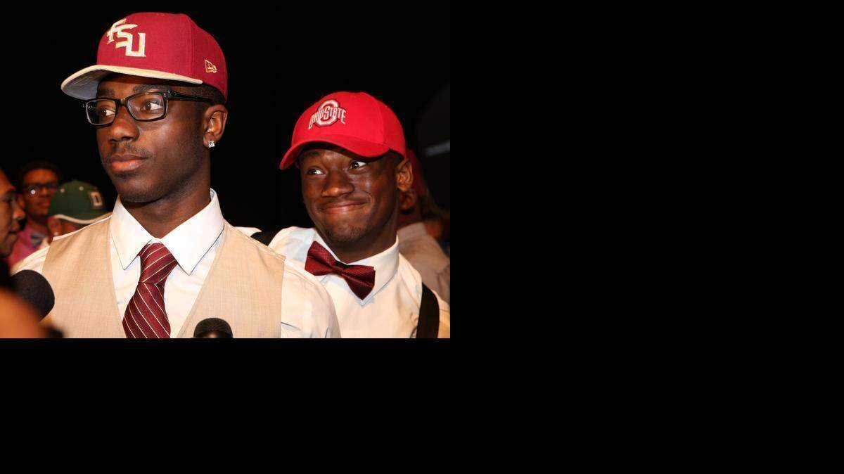 
American Heritage defensive back Tarvarus McFadden made it official by signing with FSU on Wednesday, Feb. 4, 2015.
