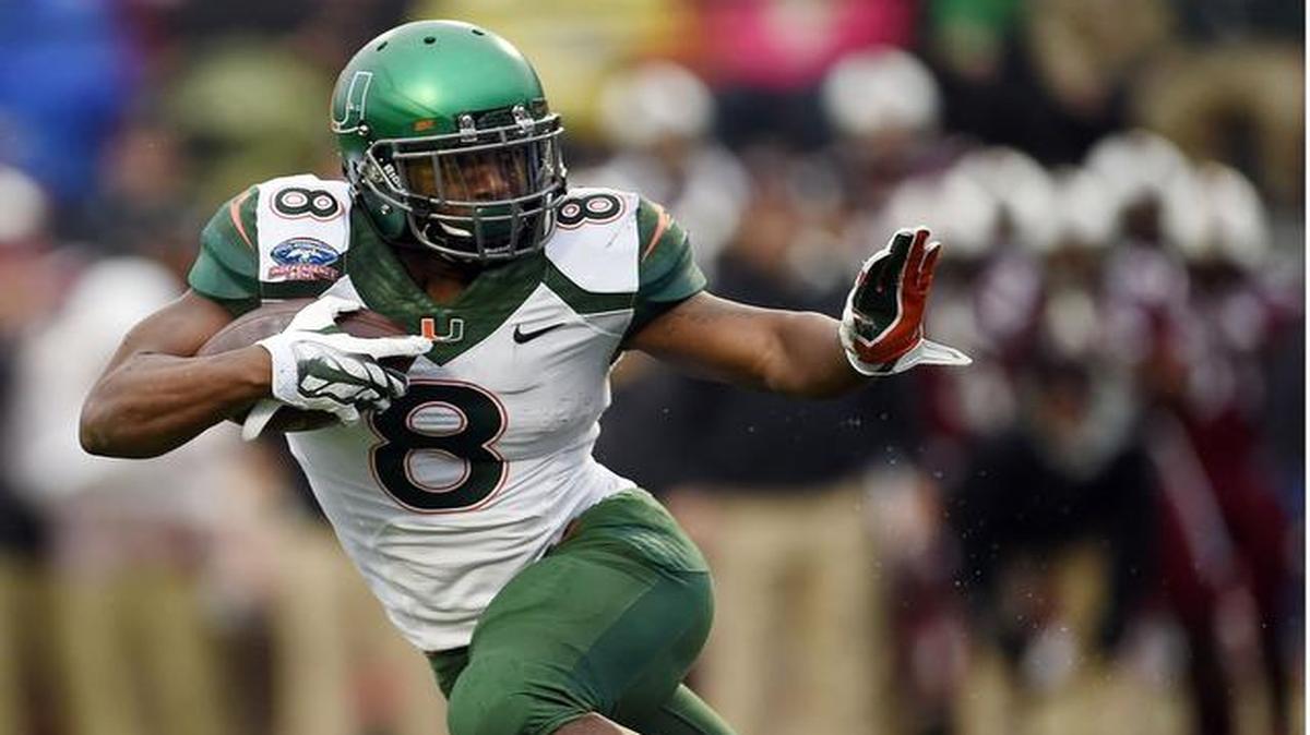 
 Duke Johnson #8 of the Miami Hurricanes runs for yards against the South Carolina Gamecocks during the first quarter of the Duck Commander Independence Bowl at Independence Stadium on December 27, 2014 in Shreveport, Louisiana. 

