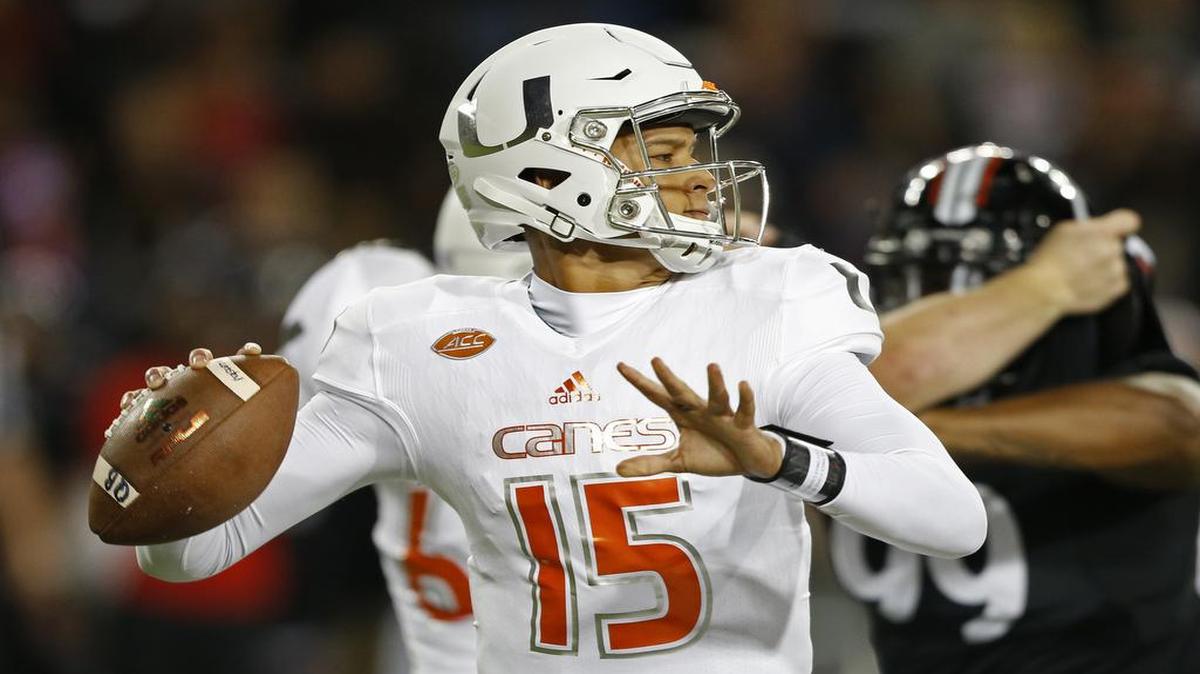 
Miami quarterback Brad Kaaya (15) throws against Cincinnati during the first half of an NCAA college football game, Thursday, Oct. 1, 2015, in Cincinnati. 
