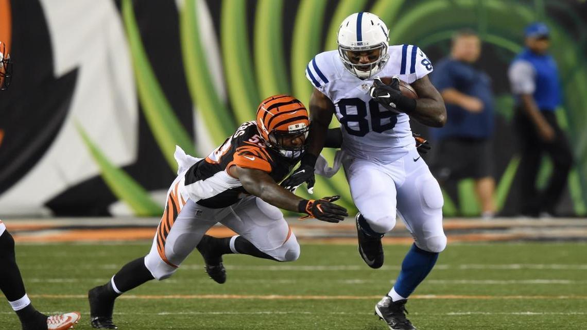 Indianapolis Colts tight end Erik Swoope breaks a tackle attempted by Cincinnati Bengals linebacker Marquis Flowers. Swoope is the second NFL tight end in the last decade the University of Miami’s basketball program has produced.