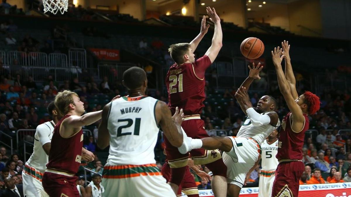 Miami Hurricanes guard Ja’Quan Newton pass the ball to teammate orward Kamari Murphy (21) during the second half of an NCAA college basketball game against the Boston College Eagles at the Watsco Center in Coral Gables on Wed., January 25, 2017.