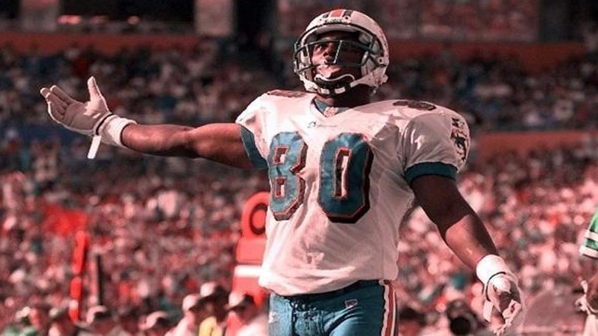 Brett Perriman shows off as Otis Smith argues the defensive pass interference call in a 1997 Jets-Dolphins matchup.