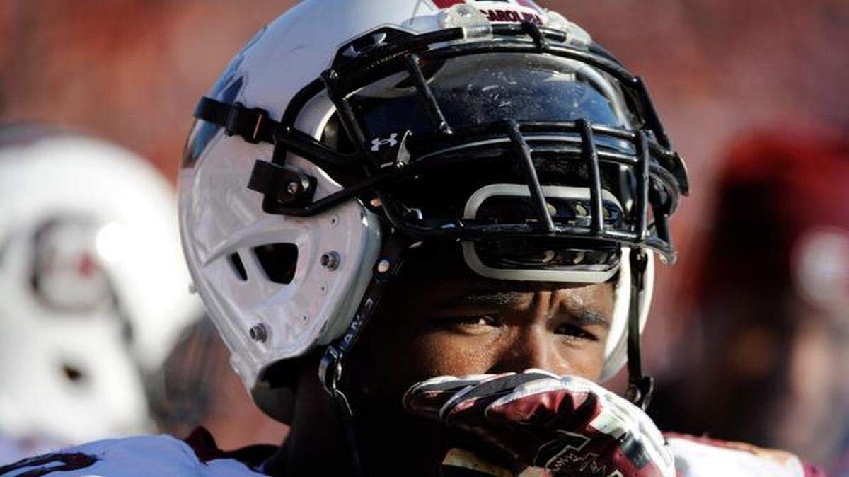 
Focused on UM: South Carolina linebacker Skai Moore had designs on playing for the Hurricanes. 
