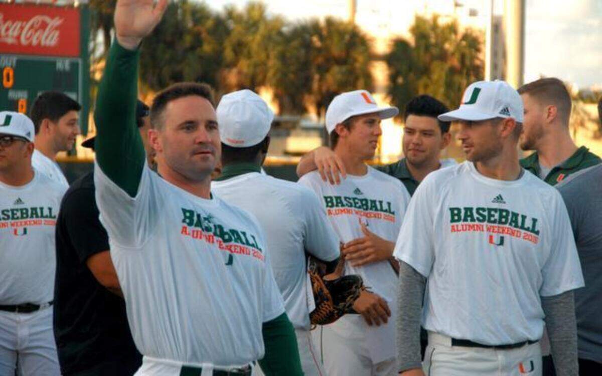 
Hurricanes alumni salute fans at the Mark Light Field. The University of Miami baseball team turned on the lights at Alex Rodriguez Park at Mark Light Field for the the first time in 2015 and invited aficionados in for its annual Fan Fest and Alumni Game.

