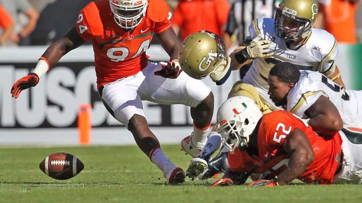 
UM defenders, including Denzel Perryman (52), converge on a fumble during a victory against Georgia Tech at Sun Life Stadium on Saturday, Oct. 5, 2013.
