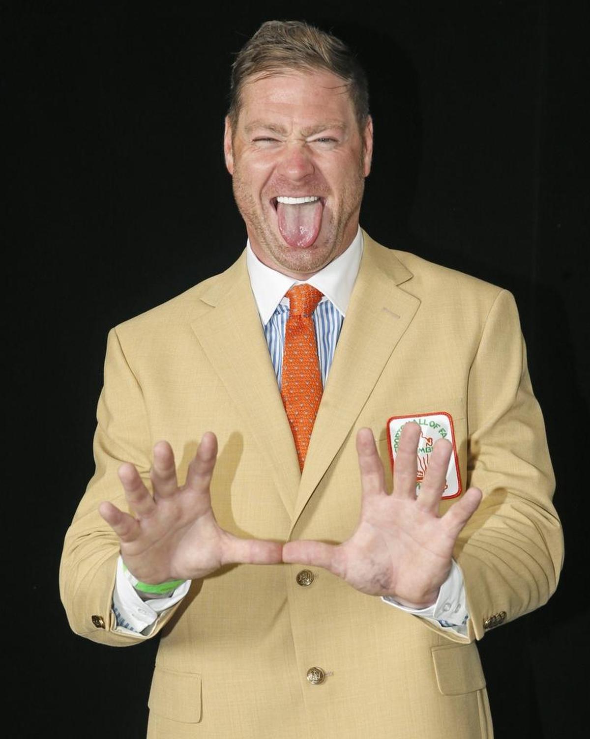 Jeremy Shockey flashes the U during the University of Miami Sports Hall of Fame 49th Annual Induction Banquet at Jungle Island on Tuesday, April 18, 2017. Inductees include Ryan Braun, Audra Cohen, Dan Davies, Steve Edwards, James Jackson, Katie Meier, Jeremy Shockey, Valeria Tipiana and Darryl Williams.