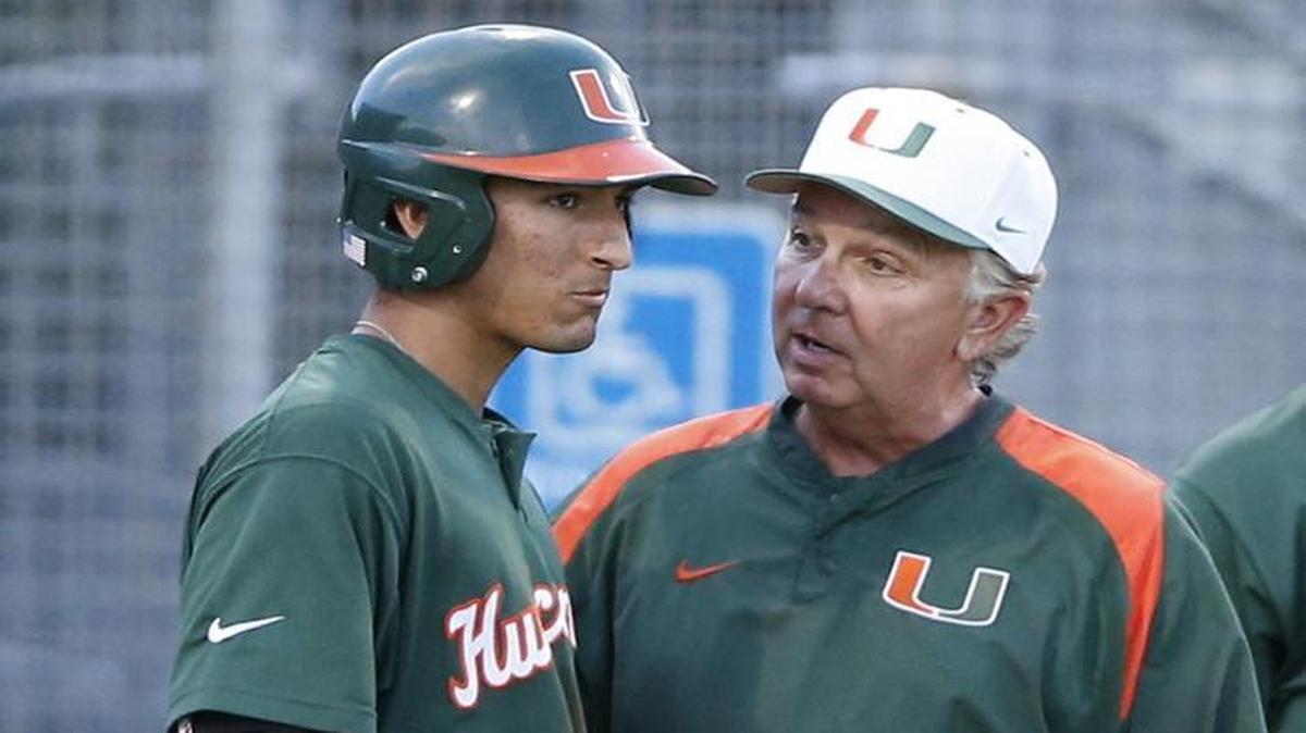 
 UM’s Christopher Barr, left, talks with coach Jim Morris during Saturday’s game.
