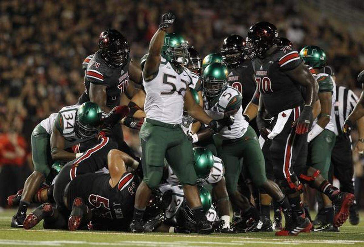 Miami Hurricanes linebacker Denzel Perryman (52) reacts after a play in the second quarter as the University of Miami plays the Louisville Cardinals at Papa John’s Stadium in Louisville, Kentucky, on Monday, Sept. 1, 2014.