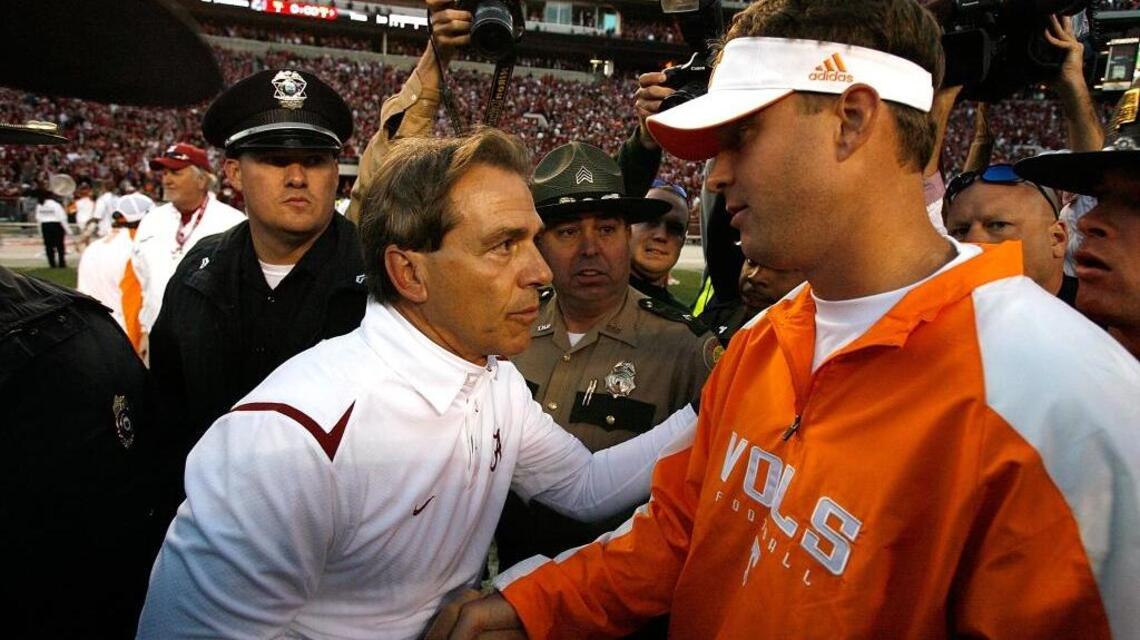 Lane Kiffin lets Tennessee Volunteers know he’s available — to clown them.