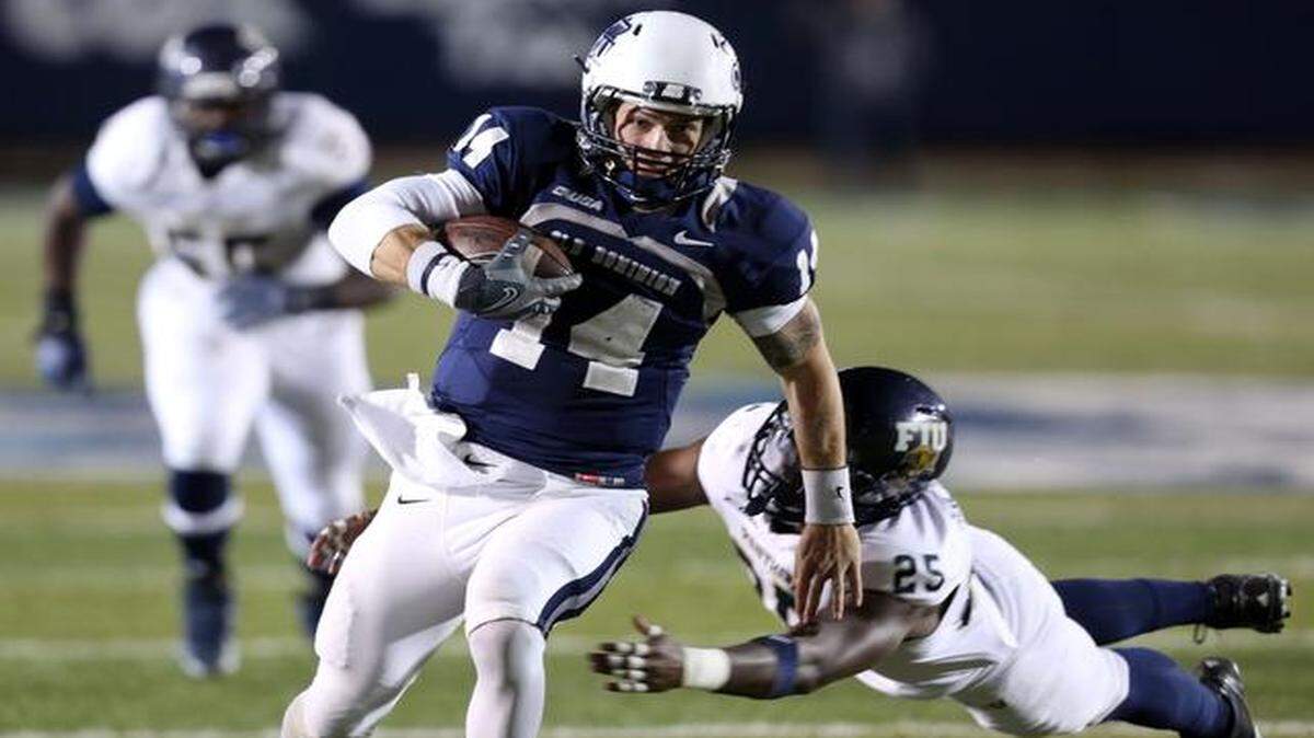 <cutline_leadin>a game of chase: </cutline_leadin>FIU’s De’Shawn Hazziez tries to bring down Old Dominion quarterback Taylor Heinicke during the third quarter on Saturday.