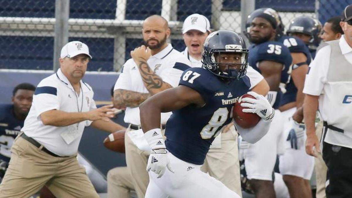 
FIU’s Jonnu Smith (87) drives deep into Wagner territory during their football game Saturday, Sept. 6, 2014, at FIU football stadium in Miami.
